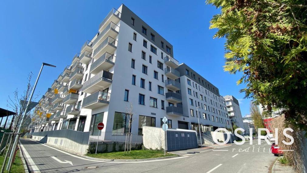 Klimatizovaný 2i byt s balkónom v novostavbe z r. 2020, Jarabinky