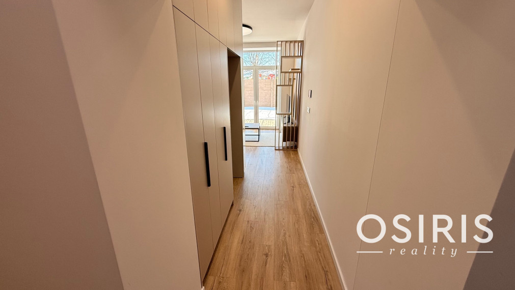 Zariadený 1i byt s terasou a predzáhradkou vo vyhľadávanej lokalite, Nálepkova ul. Lipt. Mikuláš - Tri Háje