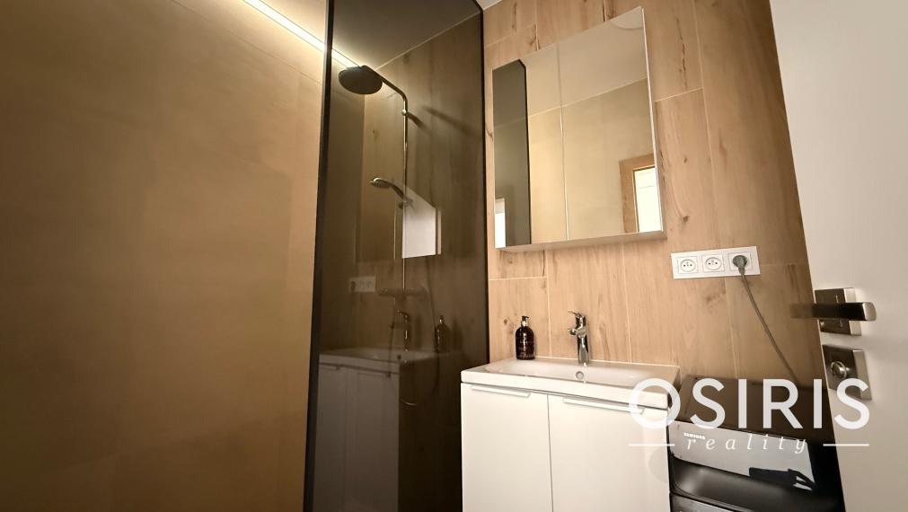 Zariadený 1i byt s terasou a predzáhradkou vo vyhľadávanej lokalite, Nálepkova ul. Lipt. Mikuláš - Tri Háje