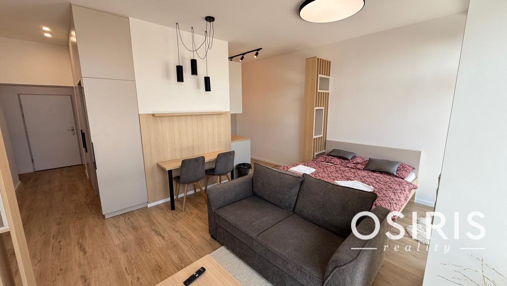 Zariadený 1i byt s terasou a predzáhradkou vo vyhľadávanej lokalite, Nálepkova ul. Lipt. Mikuláš - Tri Háje