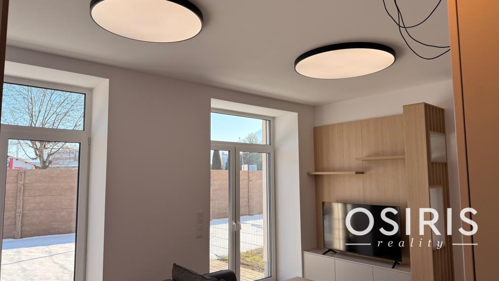 Zariadený 1i byt s terasou a predzáhradkou vo vyhľadávanej lokalite, Nálepkova ul. Lipt. Mikuláš - Tri Háje