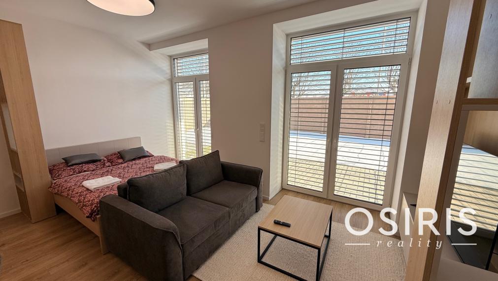 Zariadený 1i byt s terasou a predzáhradkou vo vyhľadávanej lokalite, Nálepkova ul. Lipt. Mikuláš - Tri Háje