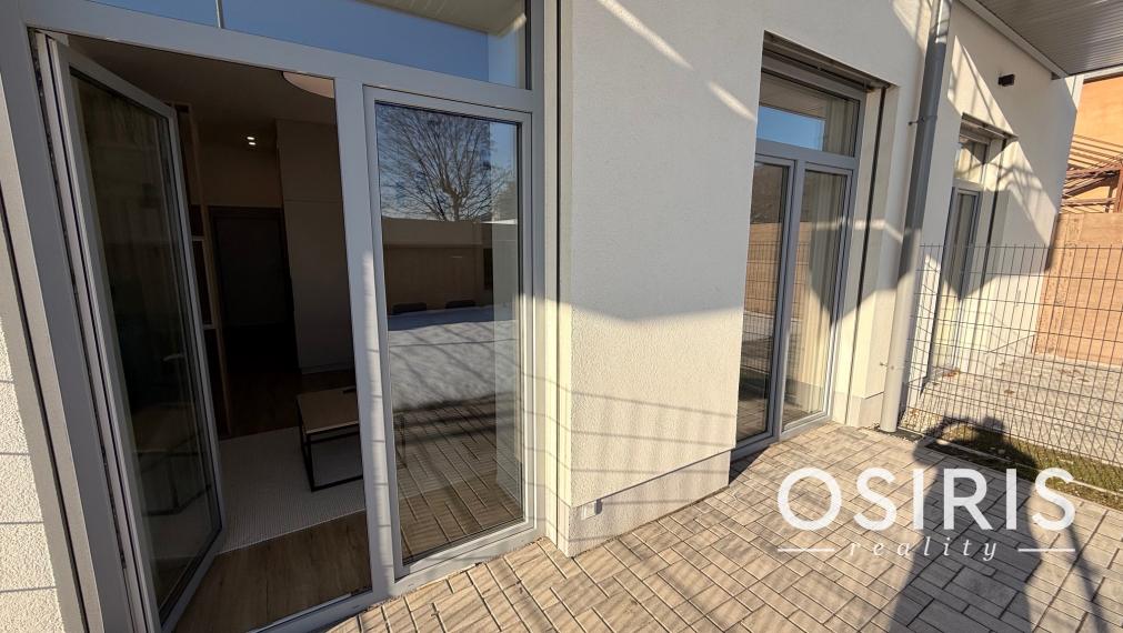 Zariadený 1i byt s terasou a predzáhradkou vo vyhľadávanej lokalite, Nálepkova ul. Lipt. Mikuláš - Tri Háje