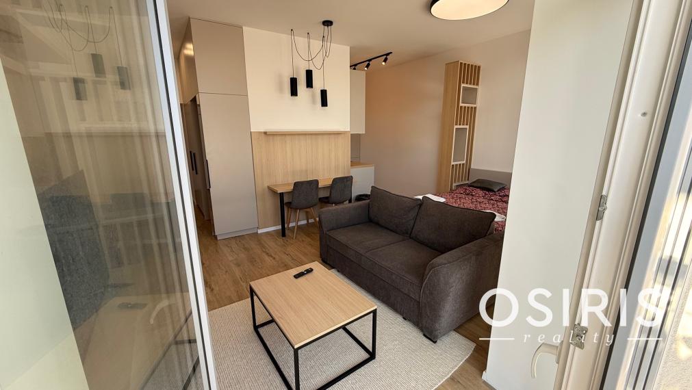 Zariadený 1i byt s terasou a predzáhradkou vo vyhľadávanej lokalite, Nálepkova ul. Lipt. Mikuláš - Tri Háje