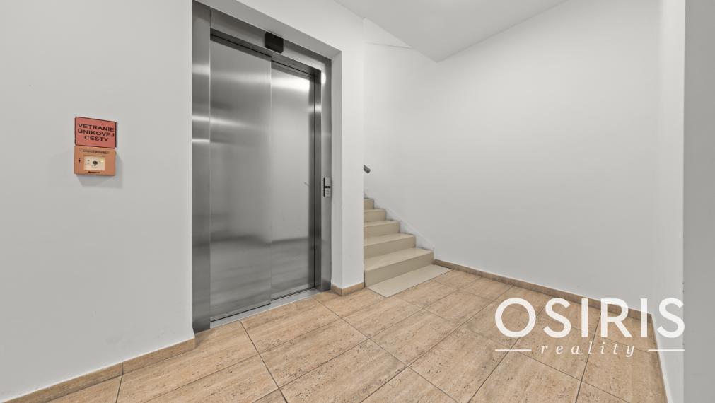 Klimatizovaný 2i byt s balkónom, novostavba 2019, parkovacie miesto