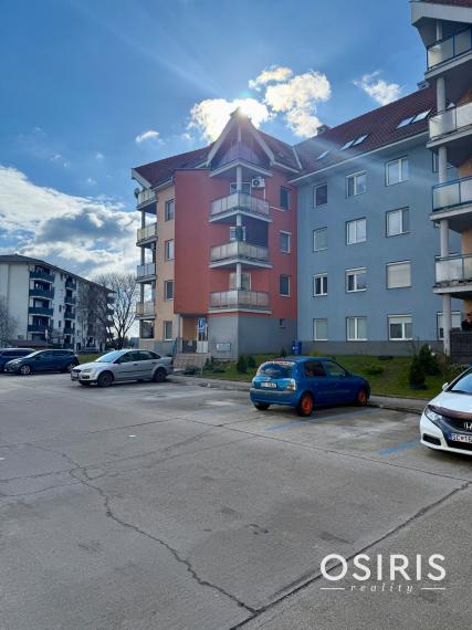 Veľký, kompletne zariadený 3 izbový byt s garážovým miestom