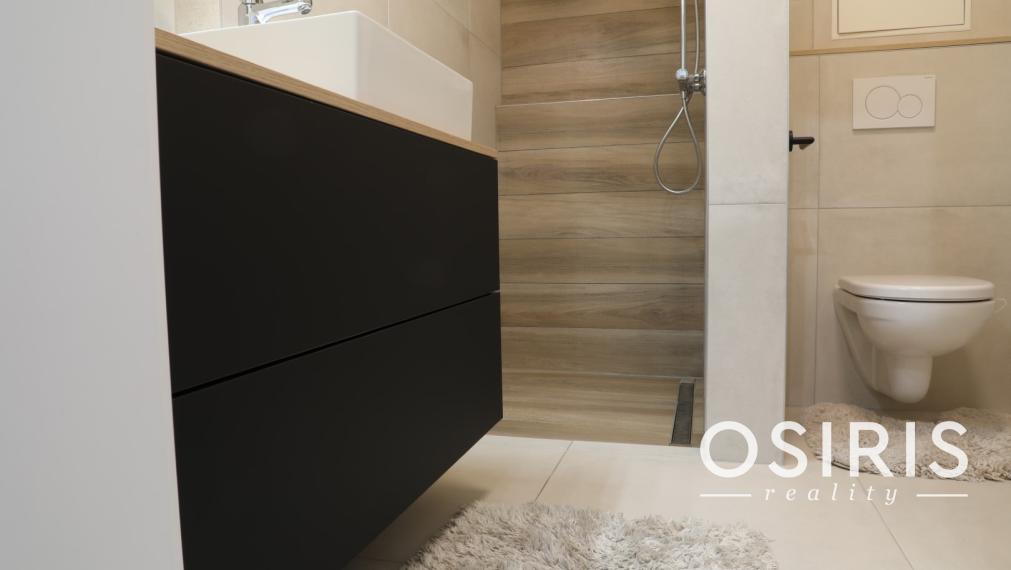 Na prenájom klimatizovaný 2i byt s balkónom, parkovanie, Lužná