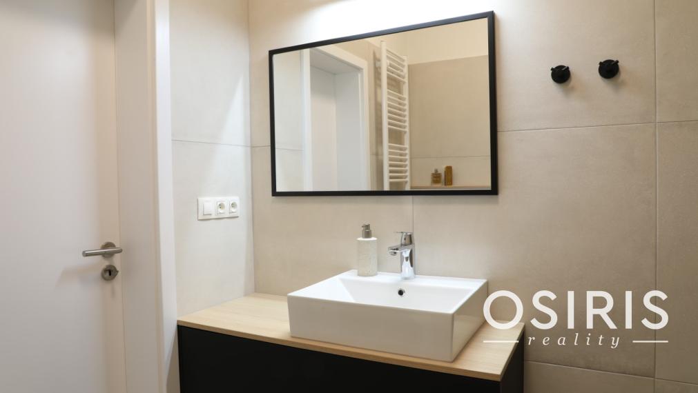 Na prenájom klimatizovaný 2i byt s balkónom, parkovanie, Lužná