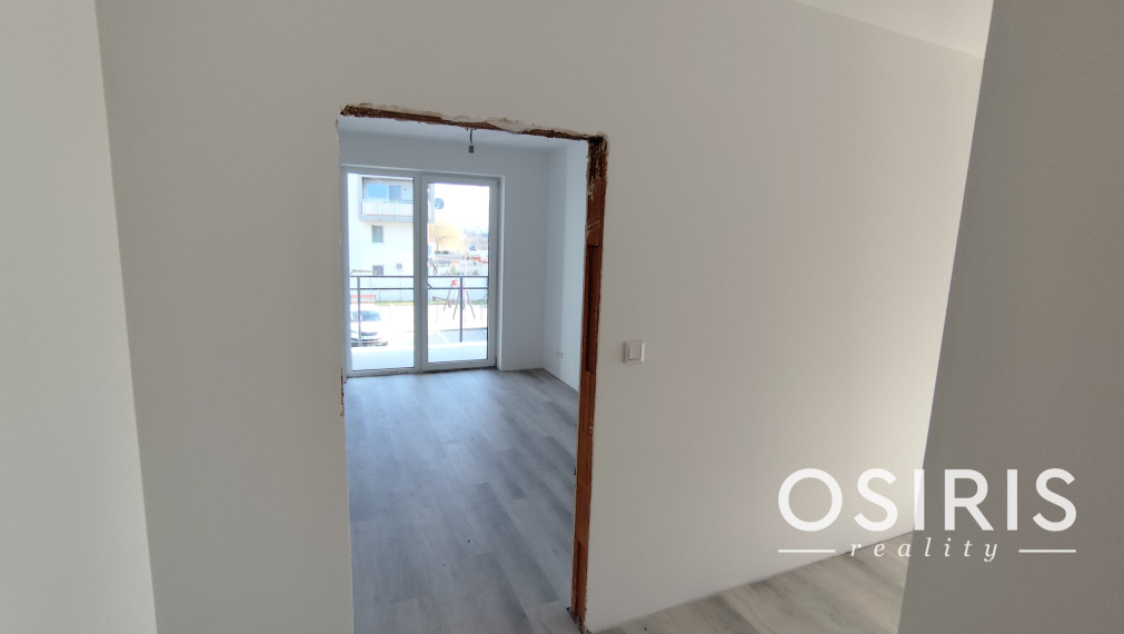 Klimatizovaný 3i byt v novostavbe z r. 2026, terasa 24 m2, 1 x parkovanie