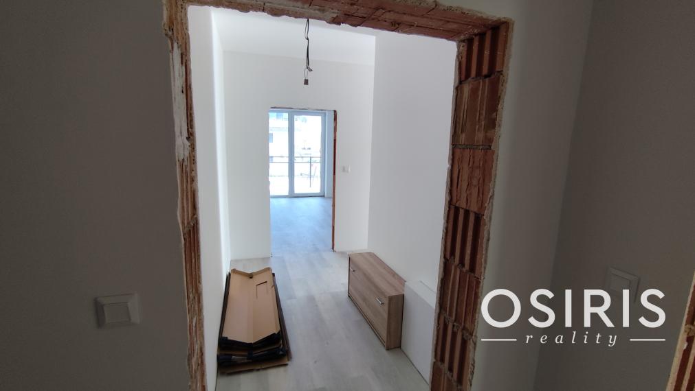 Klimatizovaný 3i byt v novostavbe z r. 2026, terasa 24 m2, 1 x parkovanie