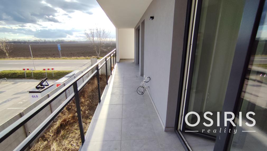 Klimatizovaný 3i byt v novostavbe z r. 2026, terasa 24 m2, 1 x parkovanie