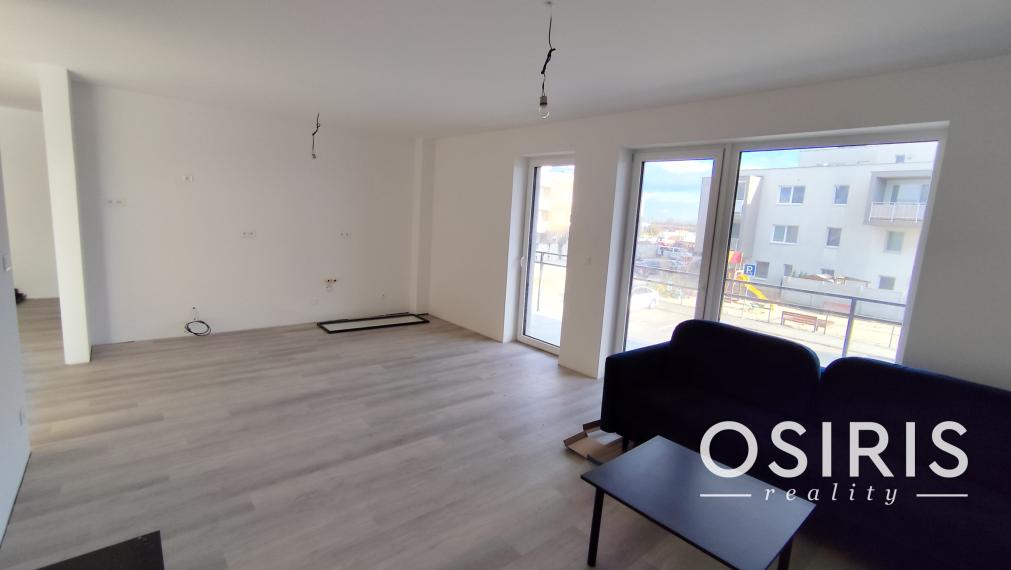 Klimatizovaný 3i byt v novostavbe z r. 2026, terasa 24 m2, 1 x parkovanie