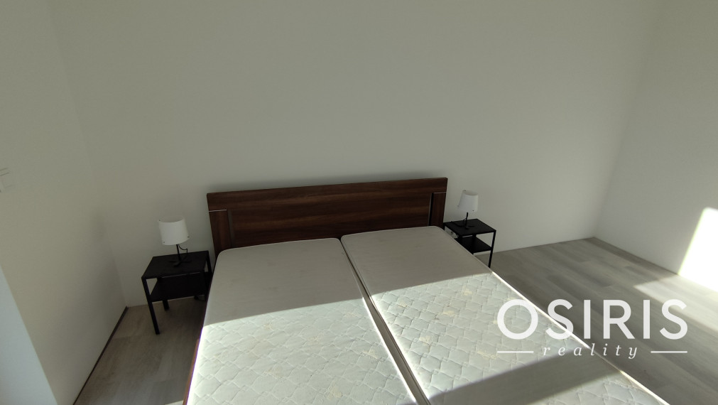 Klimatizovaný 3i byt v novostavbe z r. 2026, terasa 24 m2, 1 x parkovanie