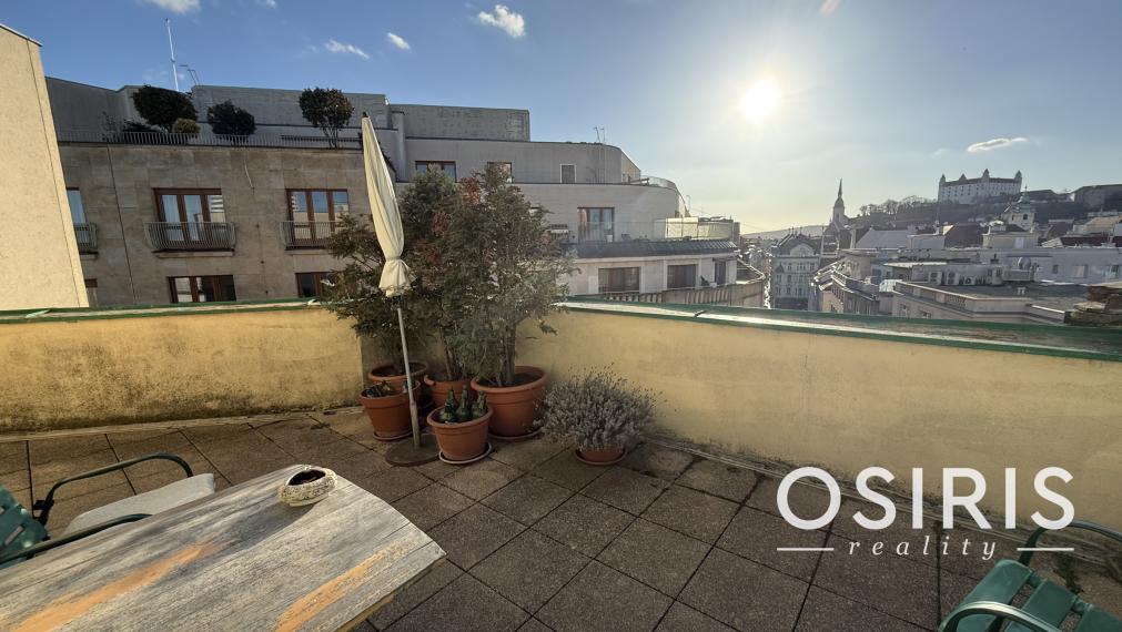 Klimatizovaný 4-izbový byt, v úplnom centre mesta, Laurinská ul.