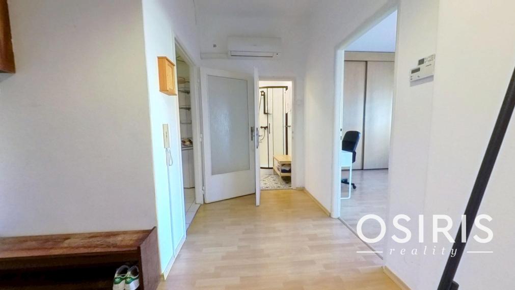 Klimatizovaný 4-izbový byt, v úplnom centre mesta, Laurinská ul.