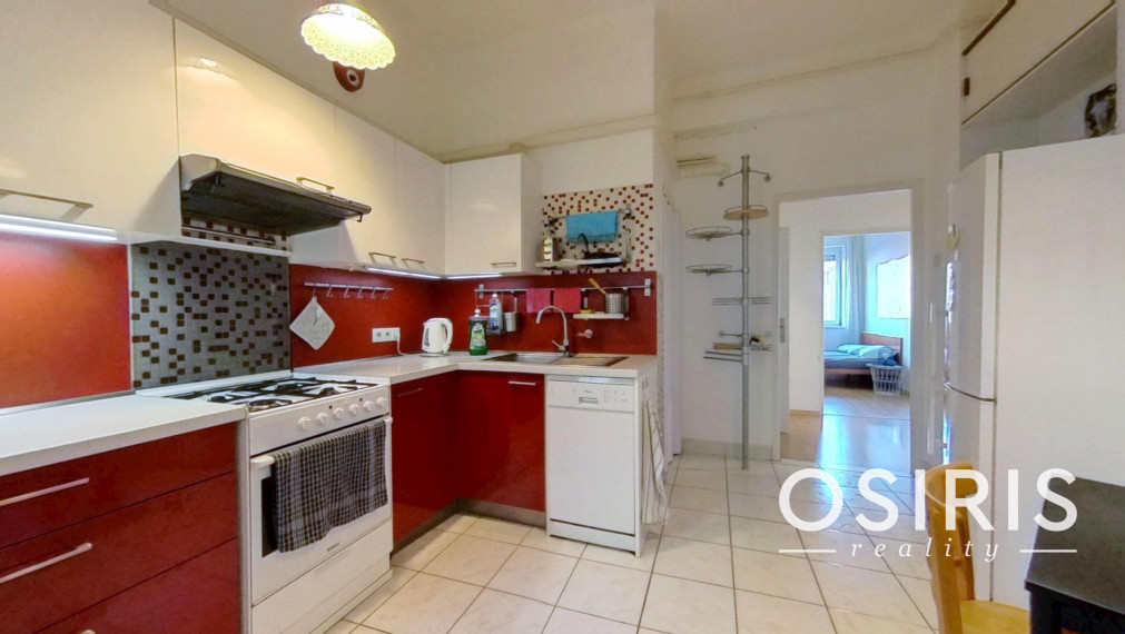 Klimatizovaný 4-izbový byt, v úplnom centre mesta, Laurinská ul.