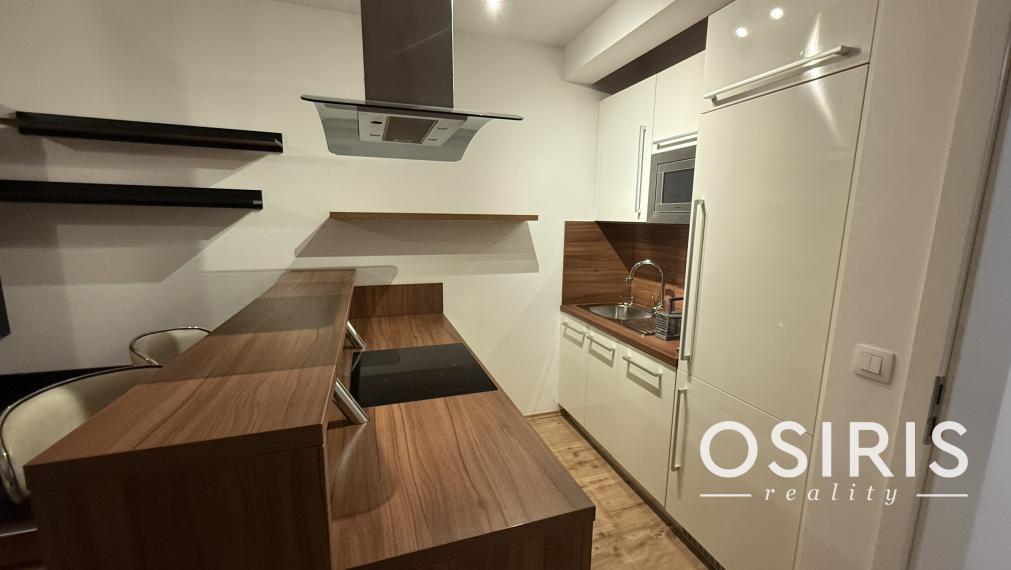 Klimatizovaný 1.5-izbový byt, parkovacie miesto, novostavba