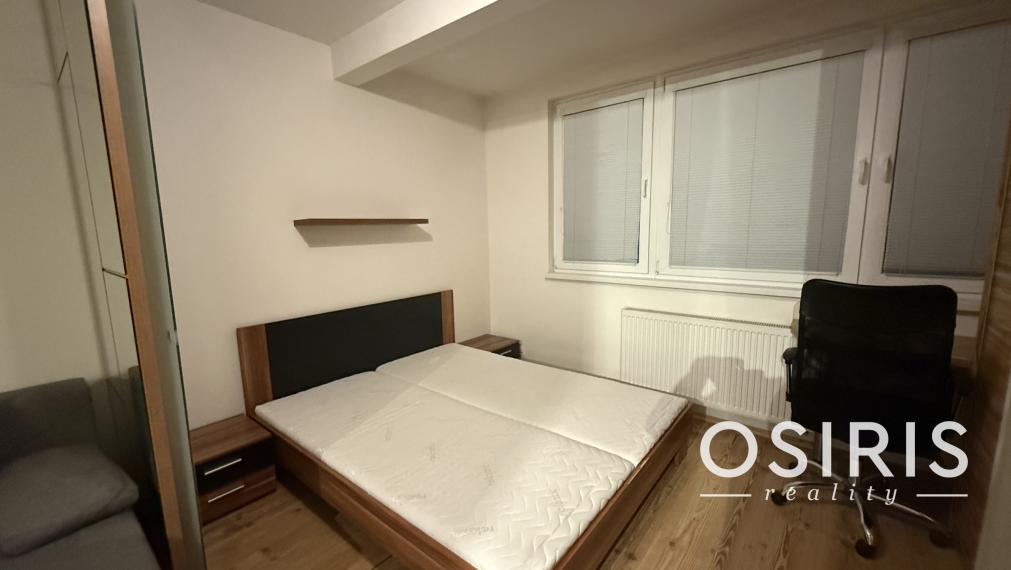 Klimatizovaný 1.5-izbový byt, parkovacie miesto, novostavba