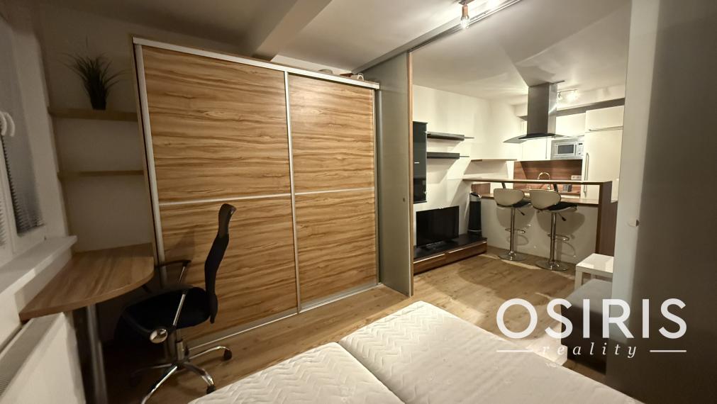 Klimatizovaný 1.5-izbový byt, parkovacie miesto, novostavba