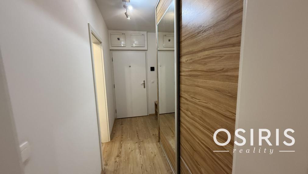 Klimatizovaný 1.5-izbový byt, parkovacie miesto, novostavba