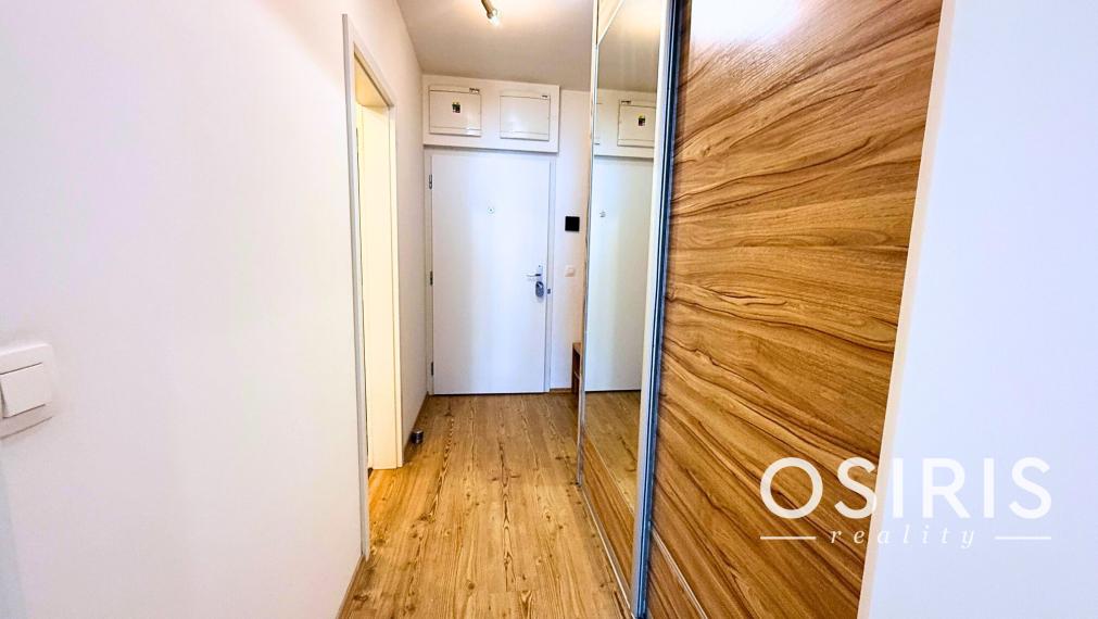 Klimatizovaný 1.5-izbový byt, parkovacie miesto, novostavba