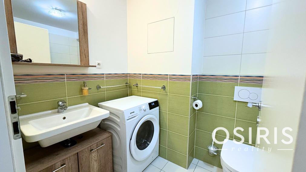 Klimatizovaný 1.5-izbový byt, parkovacie miesto, novostavba