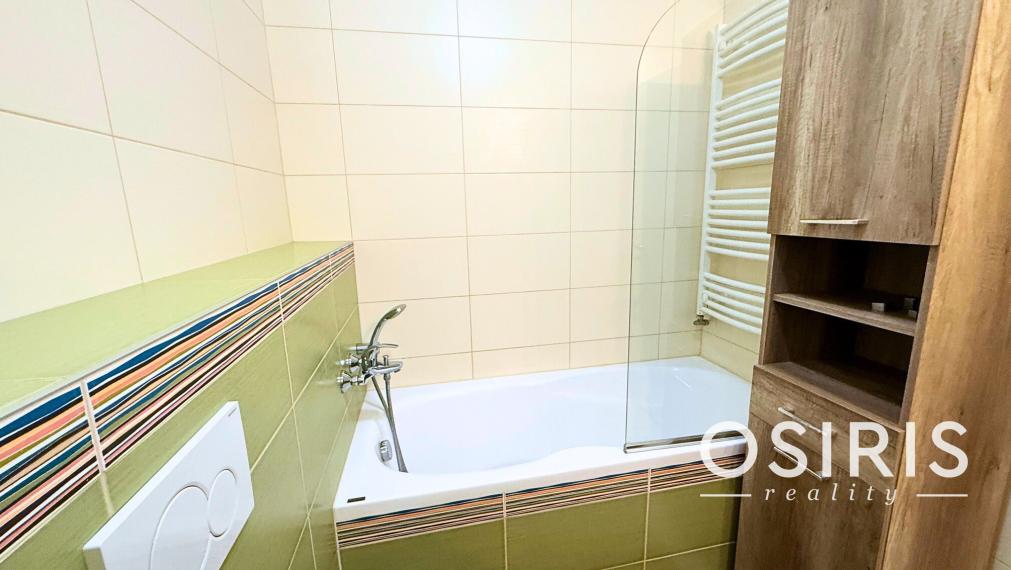 Klimatizovaný 1.5-izbový byt, parkovacie miesto, novostavba