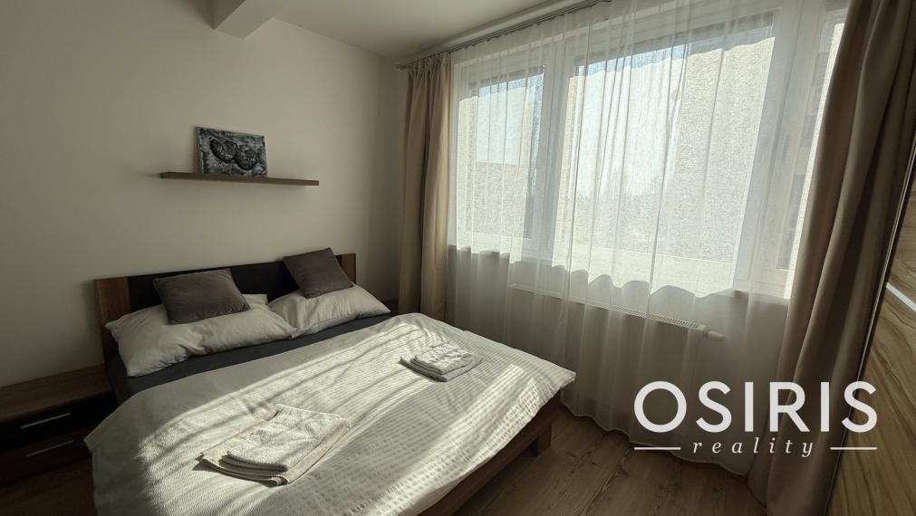 Klimatizovaný 1.5-izbový byt, parkovacie miesto, novostavba