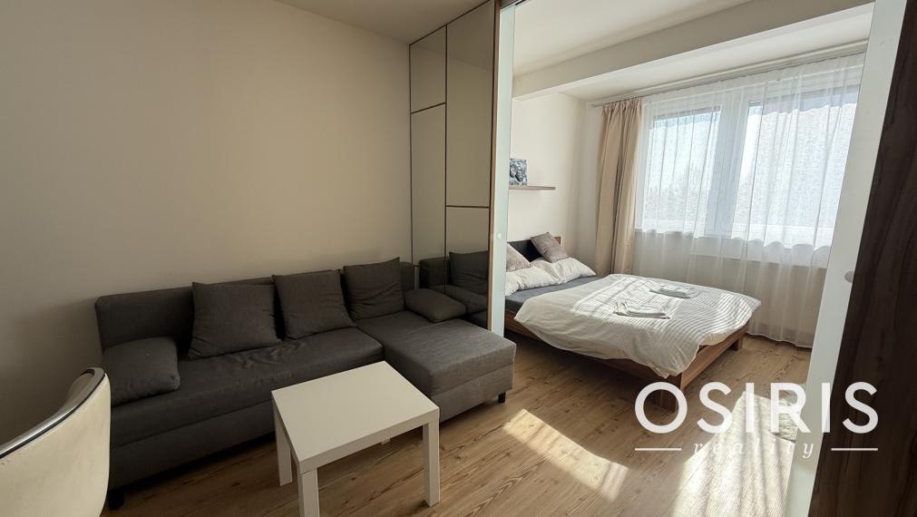 Klimatizovaný 1.5-izbový byt, parkovacie miesto, novostavba