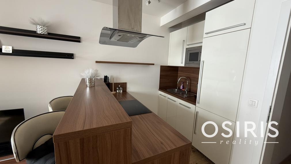 Klimatizovaný 1.5-izbový byt, parkovacie miesto, novostavba