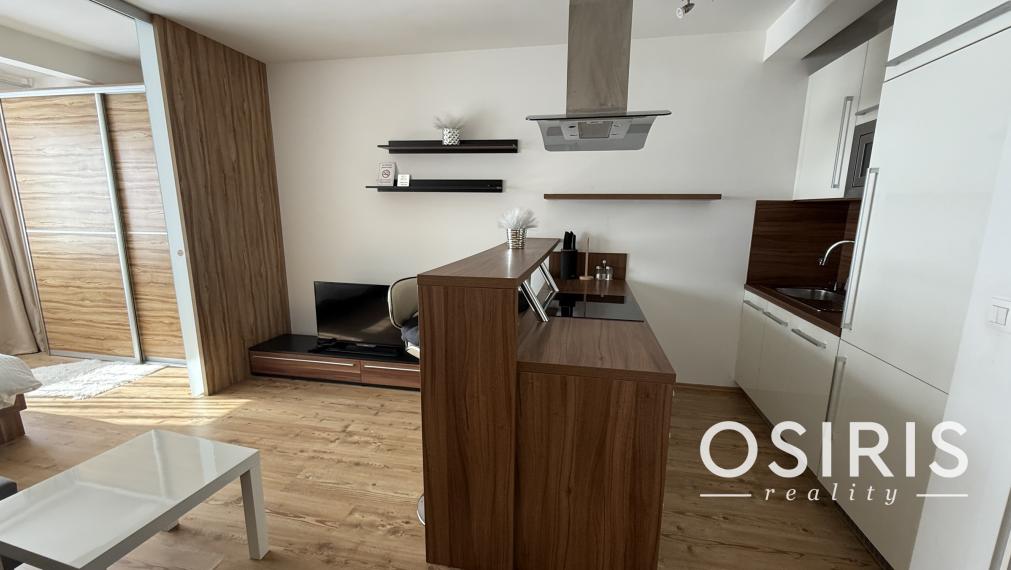 Klimatizovaný 1.5-izbový byt, parkovacie miesto, novostavba