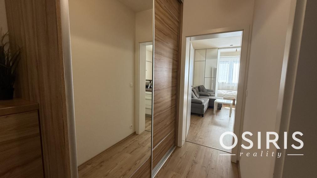 Klimatizovaný 1.5-izbový byt, parkovacie miesto, novostavba