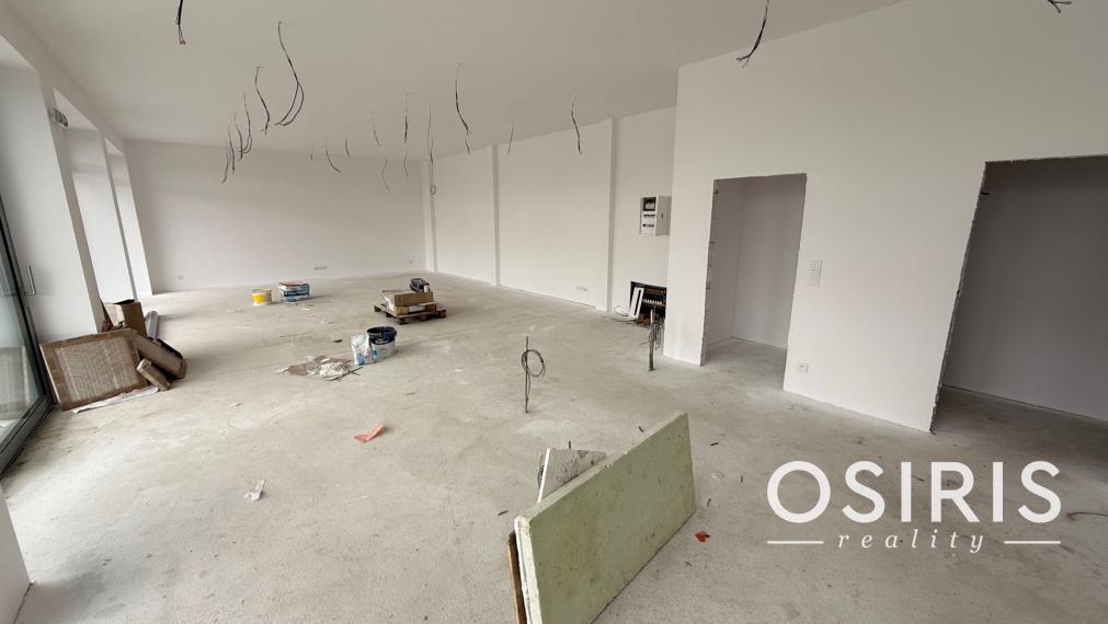 Obchodný priestor v novom skolaudovanom projekte Tri Háje – 117 m² + terasa 50 m²