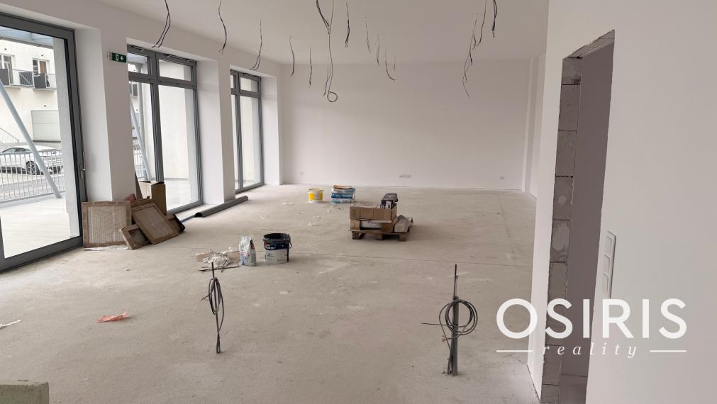 Obchodný priestor v novom skolaudovanom projekte Tri Háje – 117 m² + terasa 50 m²