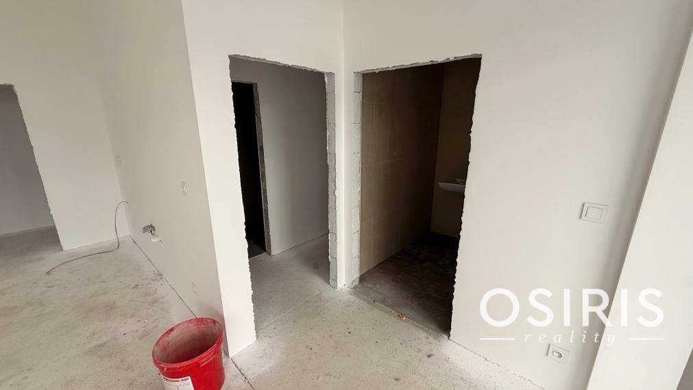 Obchodný priestor v novom skolaudovanom projekte Tri Háje – 117 m² + terasa 50 m²