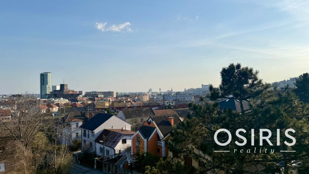 Skolaudované - 2 izb.byt s veľkým balkónom a krásnym výhľadom na Bratislavu