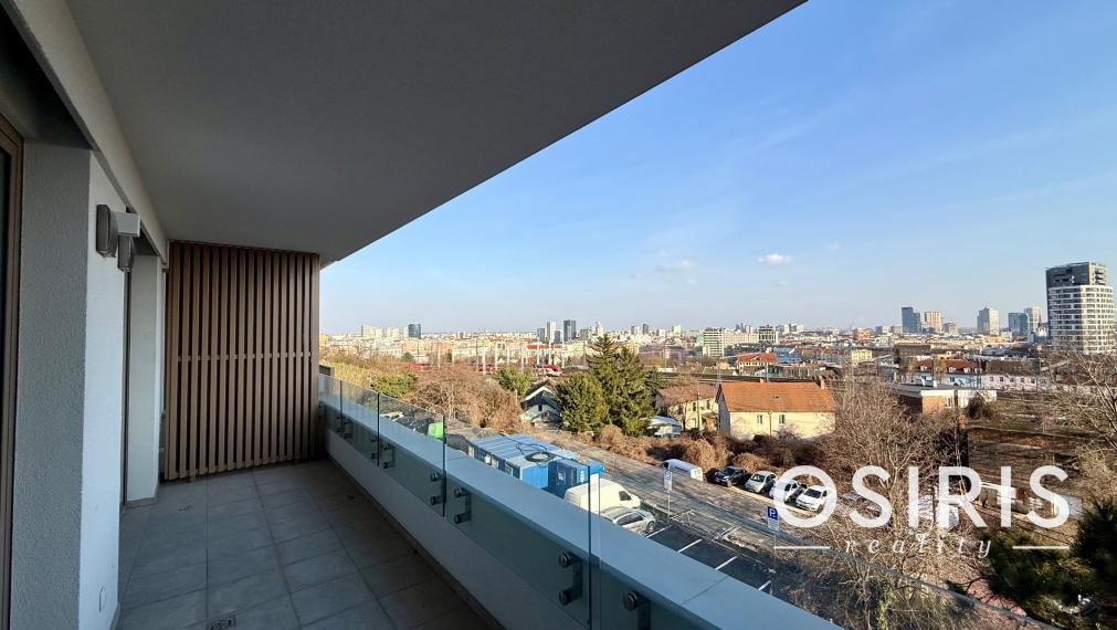 Skolaudované - 2 izb.byt s veľkým balkónom a krásnym výhľadom na Bratislavu