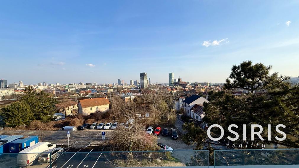Skolaudované - 2 izb.byt s veľkým balkónom a krásnym výhľadom na Bratislavu
