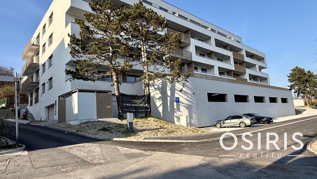 Skolaudované - 2 izb.byt s veľkým balkónom a krásnym výhľadom na Bratislavu