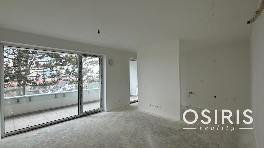 Skolaudované - krásny 3 izb. byt s veľkým balkónom v lukratívnej lokalite