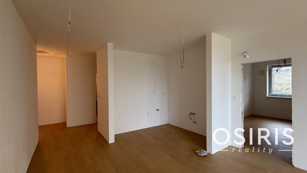 Skolaudované - 4 izb. byt s veľkou predzáhradkou - Winehills