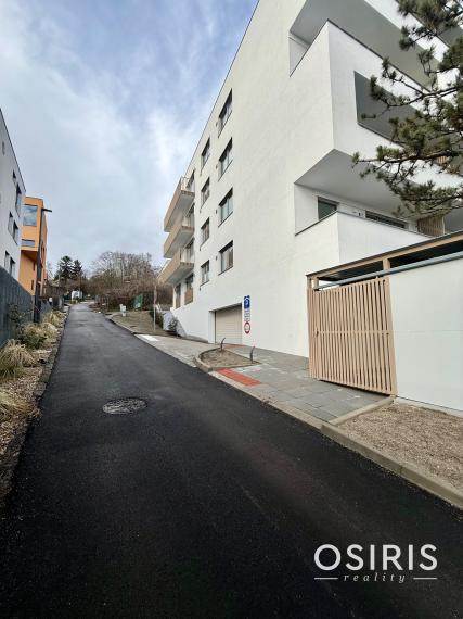 Skolaudované - 4 izb. byt s veľkou predzáhradkou - Winehills