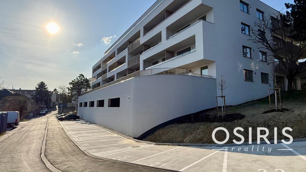 Skolaudované - 4 izb. byt s veľkou predzáhradkou - Winehills