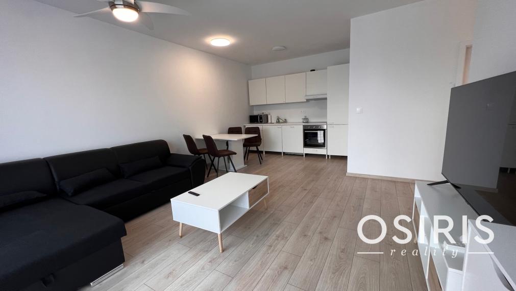 Klimatizovaný, zariadený 2i byt v novostavbe v tichej lokalite Rovinka s vlastným parkovacím miestom