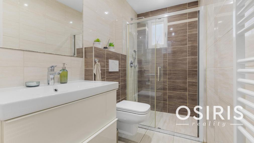 Predaj veľkometrážneho 6 izb. rodinného domu s bazénom v centre Rovinky