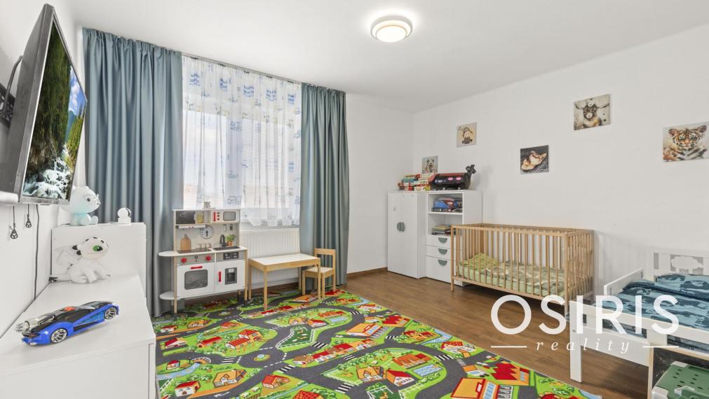 Predaj veľkometrážneho 6 izb. rodinného domu s bazénom v centre Rovinky