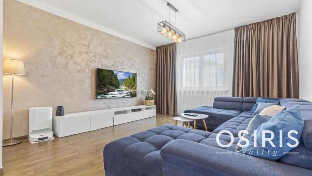 Predaj veľkometrážneho 6 izb. rodinného domu s bazénom v centre Rovinky