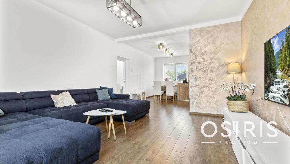 Predaj veľkometrážneho 6 izb. rodinného domu s bazénom v centre Rovinky