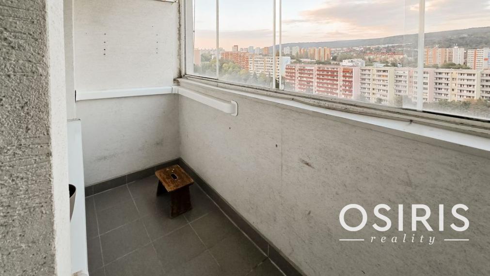 TOP PONUKA-Priestranný 3-izbový byt s balkónom v zelenej časti Dúbravky