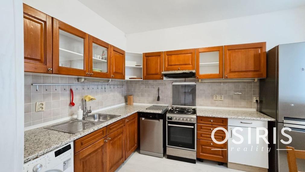 TOP PONUKA-Priestranný 3-izbový byt s balkónom v zelenej časti Dúbravky